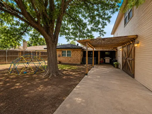 Backyard & Pergola