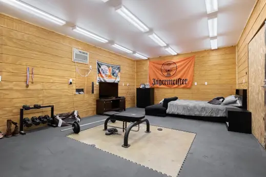 Flex Space — Gym / Bedroom